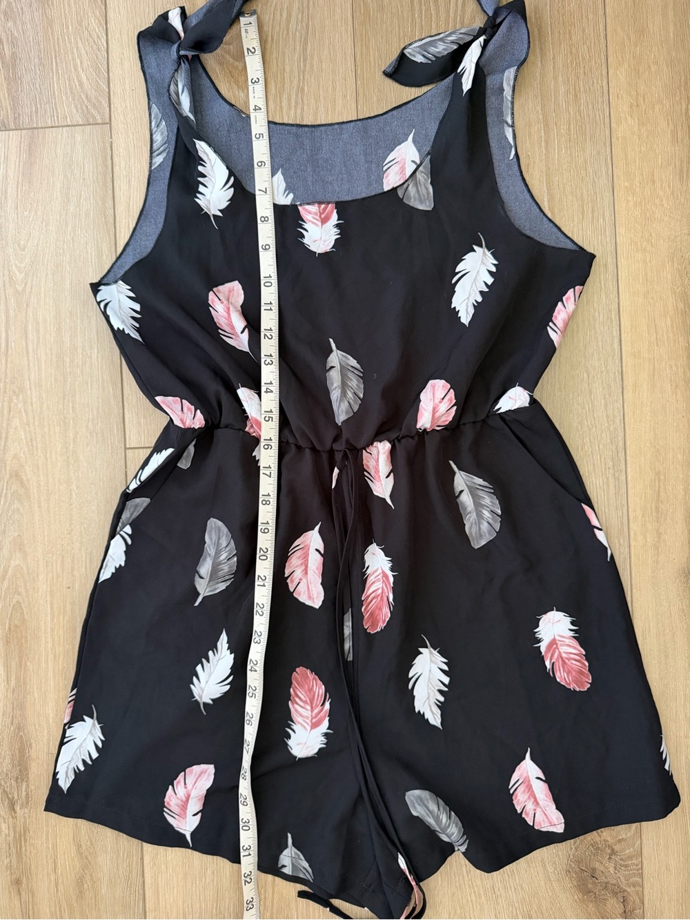 Feather Print Tie Shoulder Romper EUC - Picture 6 of 9